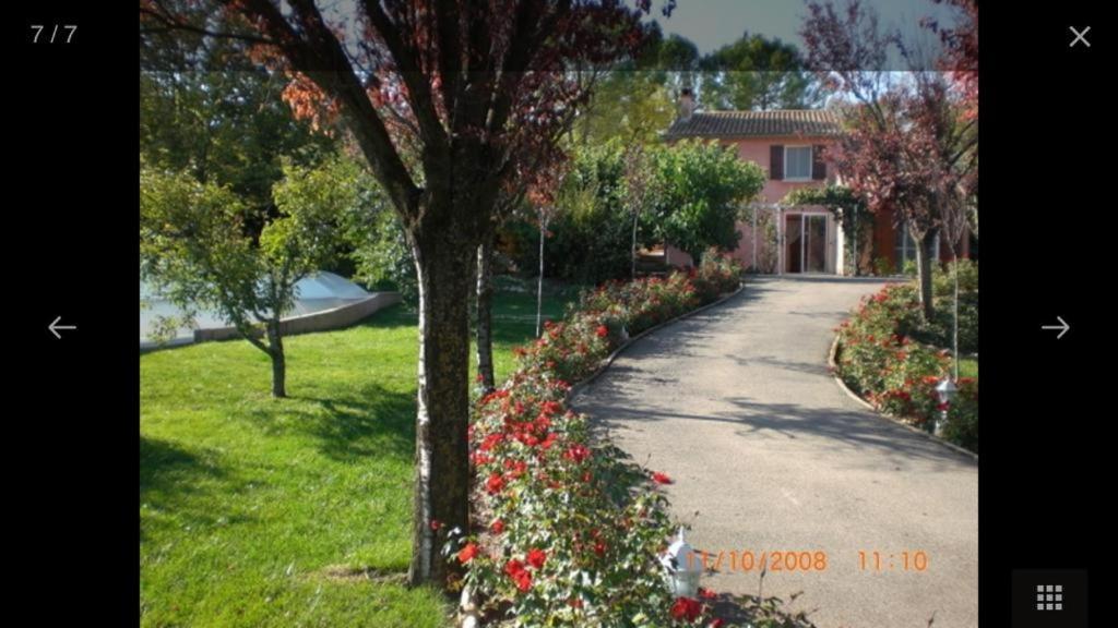 Chambres D'Hotes Marylou Valensole Exterior photo